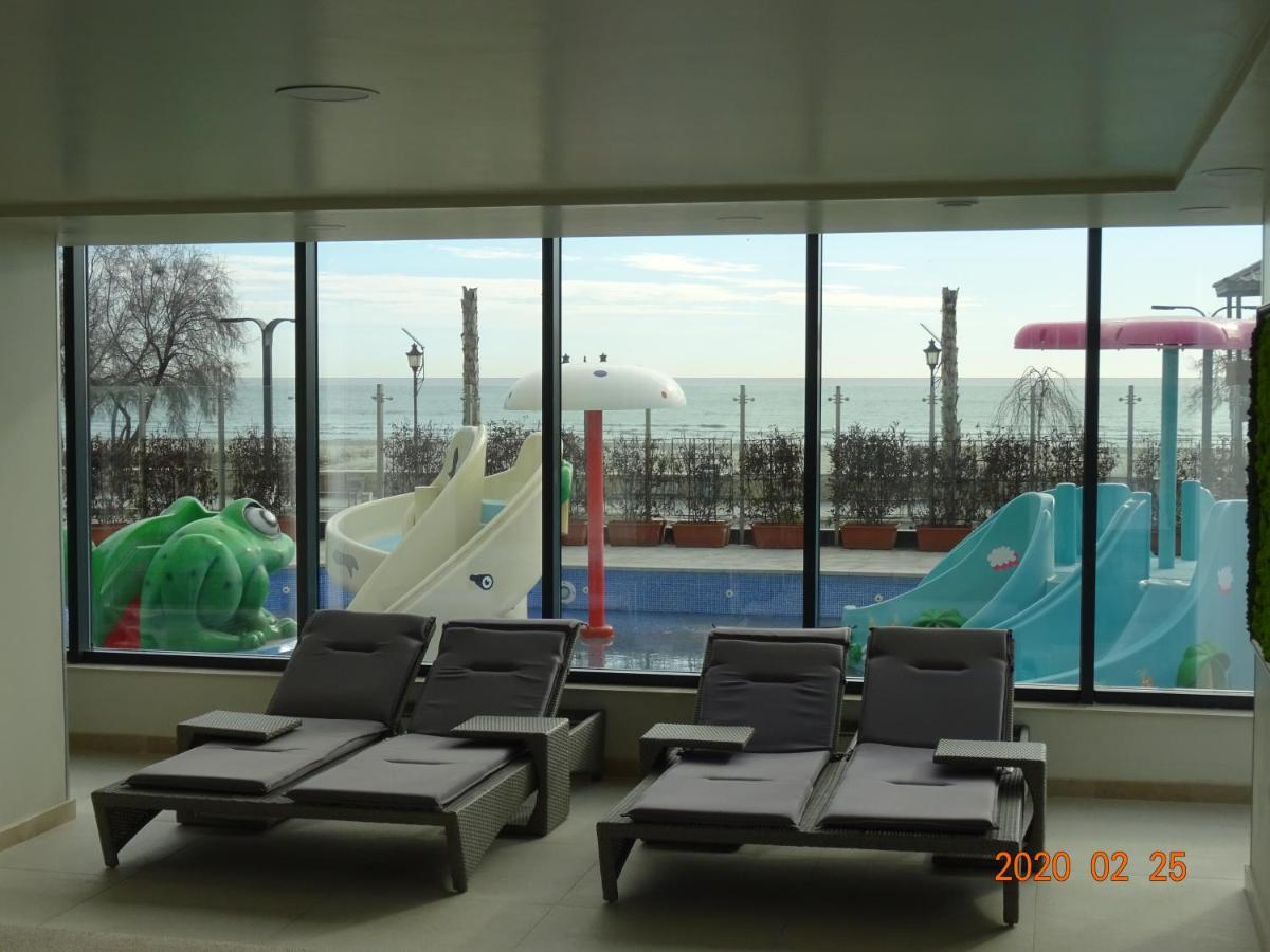 Teemo Beach Apartment, Alezzi Beach Resort Năvodari المظهر الخارجي الصورة